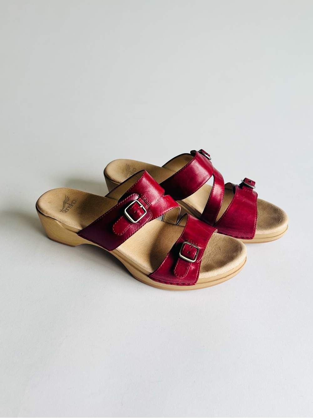 Dansko Burgundy Leather Rubber Outsole Clog Sandals size EUR 39, US 8.5